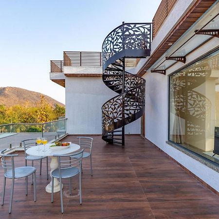 Stayvista'S Bella Dream - Mountain-View With Outdoor Pool, Lawn Featuring A Gazebo & Indoor Games Udaipur Exteriör bild