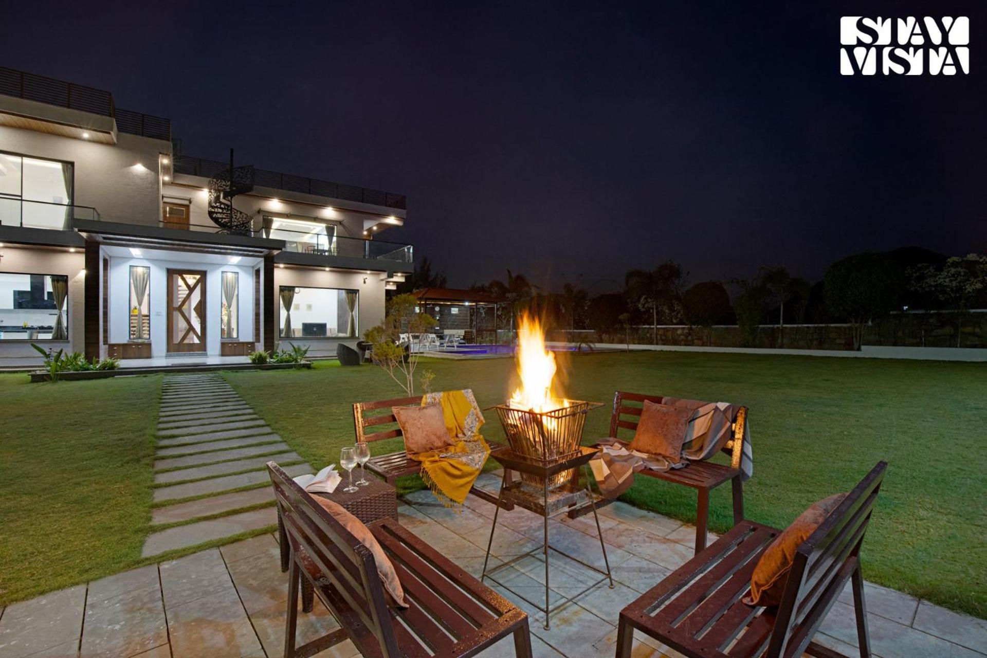 Stayvista'S Bella Dream - Mountain-View With Outdoor Pool, Lawn Featuring A Gazebo & Indoor Games Udaipur Exteriör bild