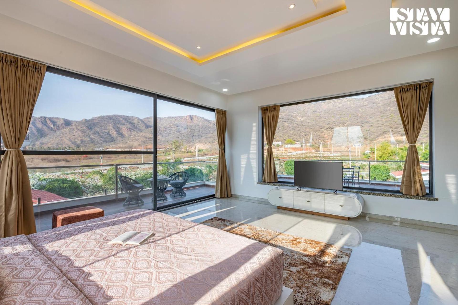 Stayvista'S Bella Dream - Mountain-View With Outdoor Pool, Lawn Featuring A Gazebo & Indoor Games Udaipur Exteriör bild