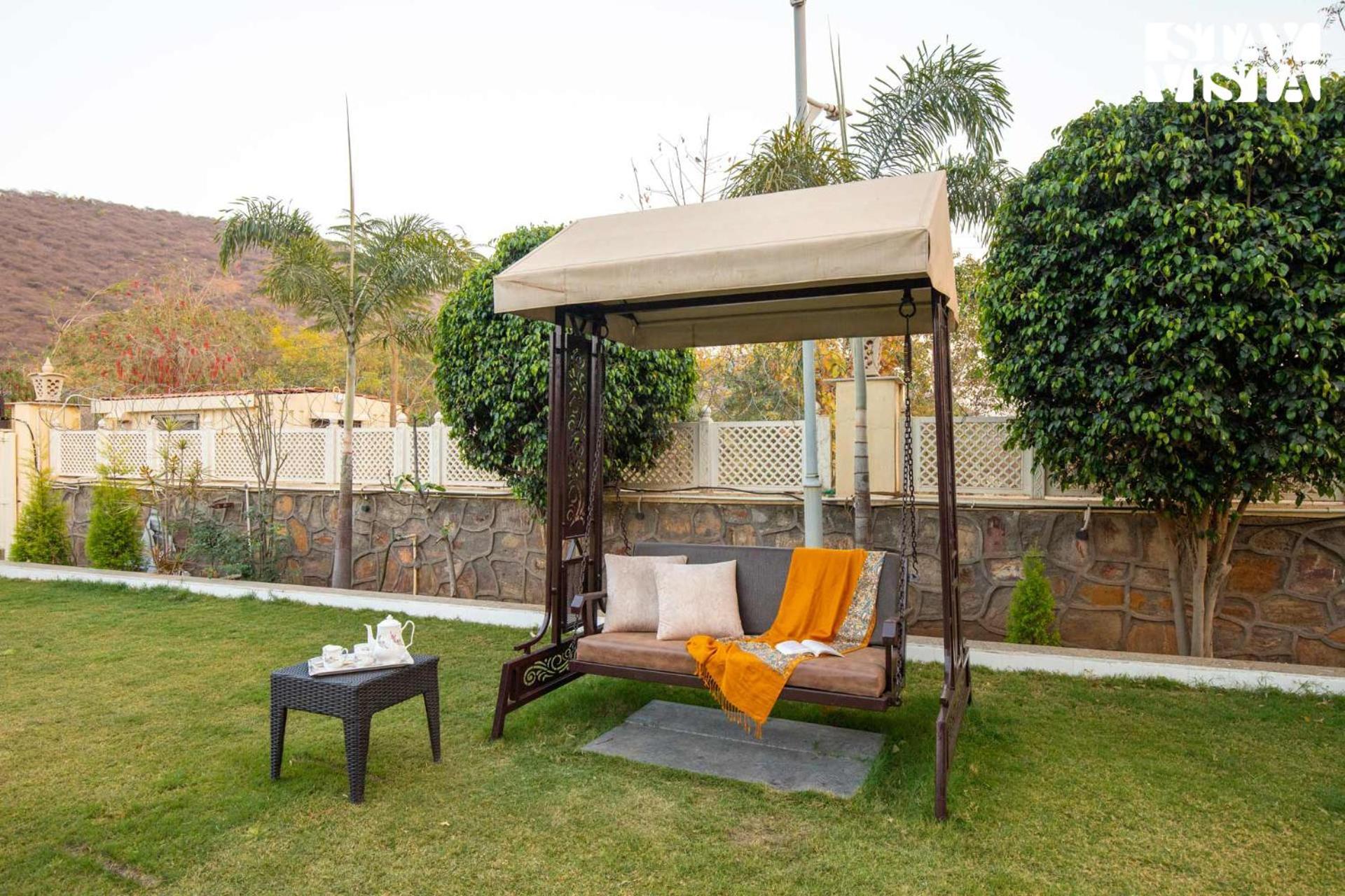 Stayvista'S Bella Dream - Mountain-View With Outdoor Pool, Lawn Featuring A Gazebo & Indoor Games Udaipur Exteriör bild