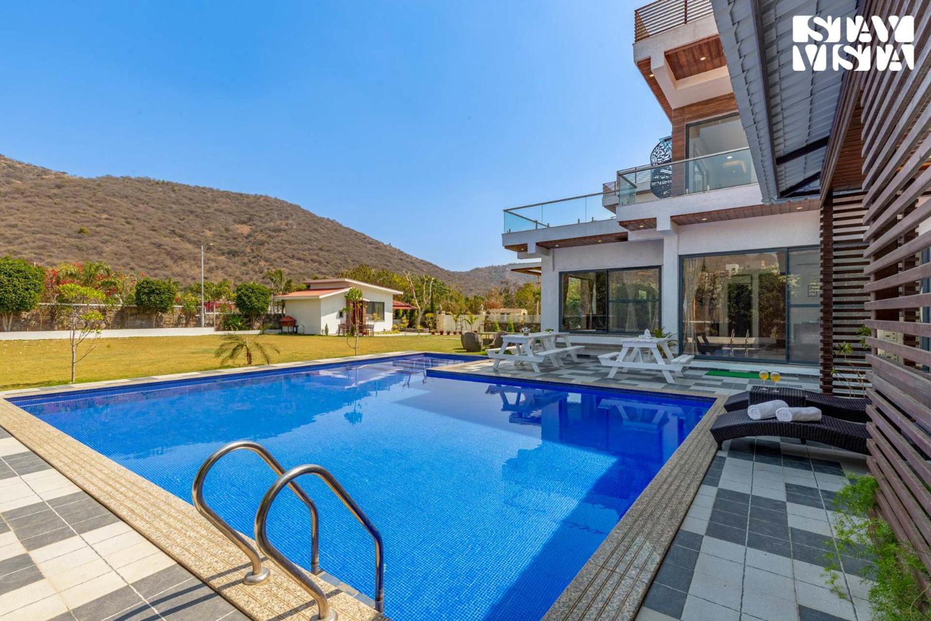 Stayvista'S Bella Dream - Mountain-View With Outdoor Pool, Lawn Featuring A Gazebo & Indoor Games Udaipur Exteriör bild